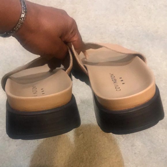 Covington Tan Leather Upper Thong Sandals with 2 inch heel w/Footbed-Size 10M - Picture 7 of 7